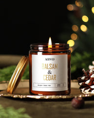AOOVOO candle close-up shows gold-foil text for an elegant gift look