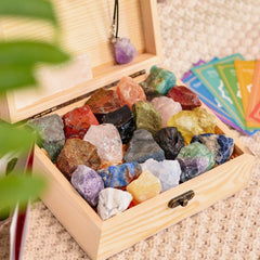 AOOVOO meditation crystal starter kit showcasing varied shapes and textures.