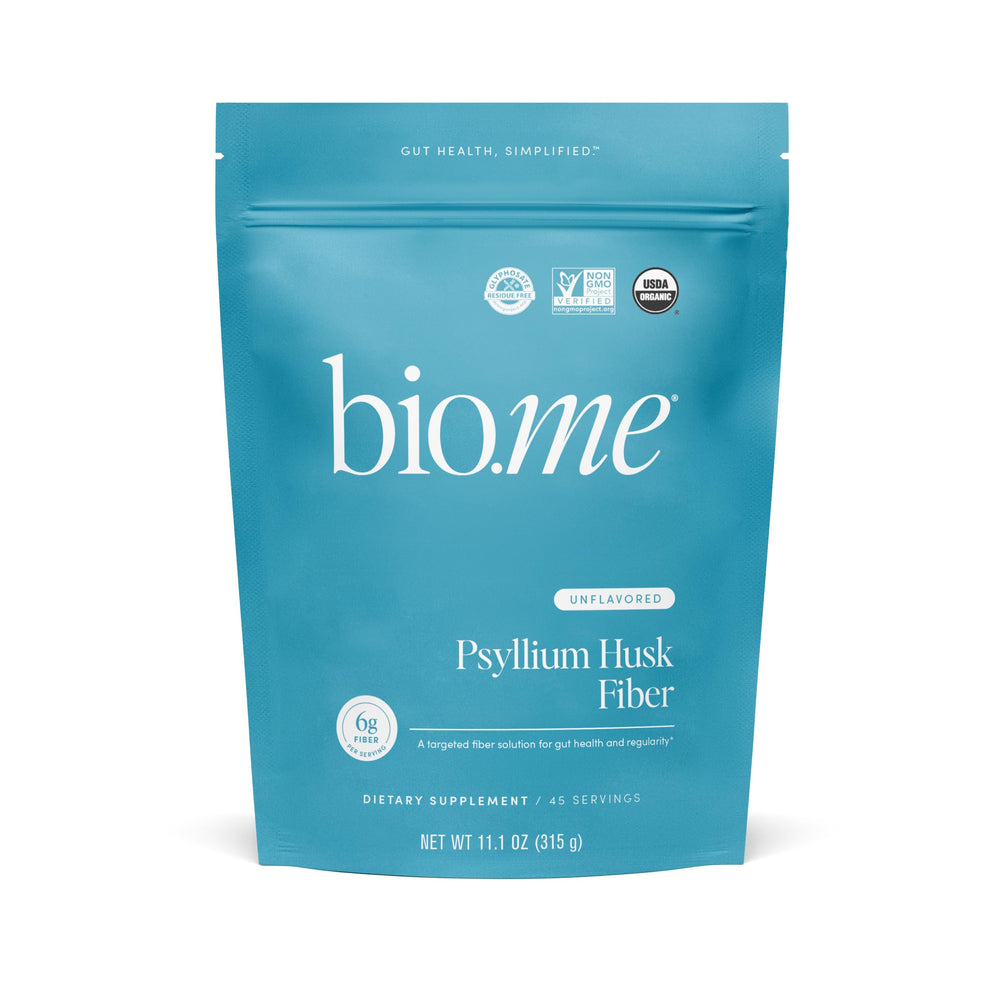 Bio.me Psyllium husk fiber pour into glass showing gel formation for digestion support.