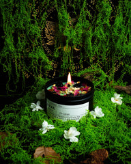 CULACEE Dried flowers candle detail enhances relaxing, nature-inspired atmosphere