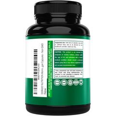Hojas orgánicas de moringa junto a Dorado Nutrition.