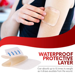 Healqu venda hidrocoloide impermeable se adhiere, protege la zona y evita filtraciones.