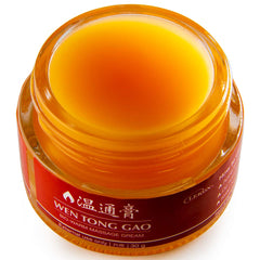 Lekon Wen Tong Gao close-up reveals silky texture ready for quick absorption.