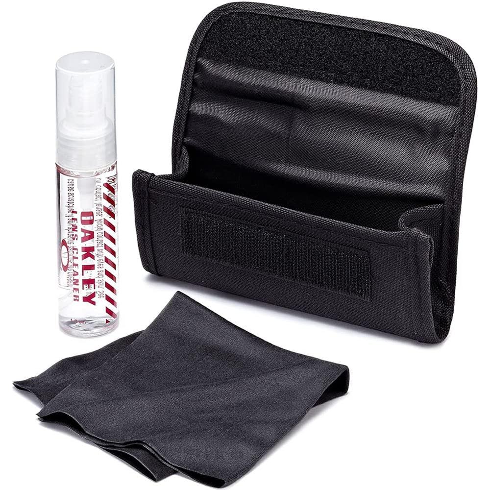 Oakley lens cleaning kit: pump atomizer for precise optics and streak-free results