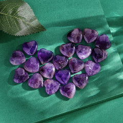QINJIEJIE Amethyst Heart Crystal for energy balancing and chakra alignment.