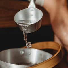Sleek Rento packaging for easy, mess-free sauna oil use.