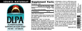Source Naturals DLPA tabletas en mano, uso diario fácil de integrar.