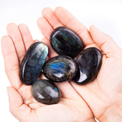 UU UNIHOM Labradorite palm stone with color variegation in 38–68 mm size.