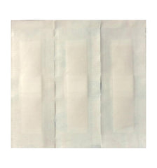 Vakly 200 non-stick pad bandage prevents sticking to wounds for easy removal.