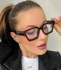 AIEYEZO blue light blocking lens close-up reducing eye strain during work