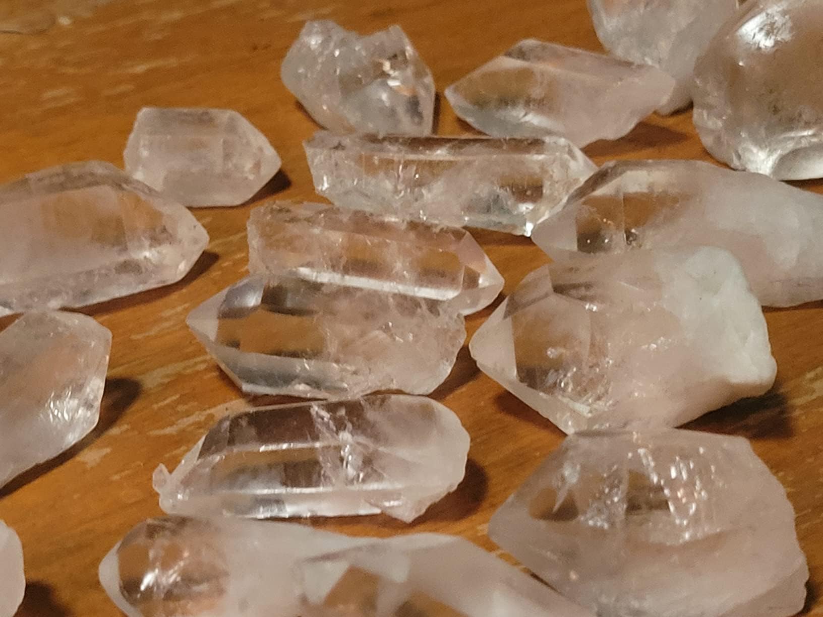 AMOYSTONE clear quartz ideal for meditation or divination setups.
