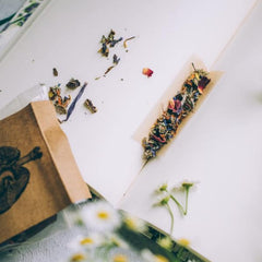 Blue cornflower notes add a delicate aromatic accent