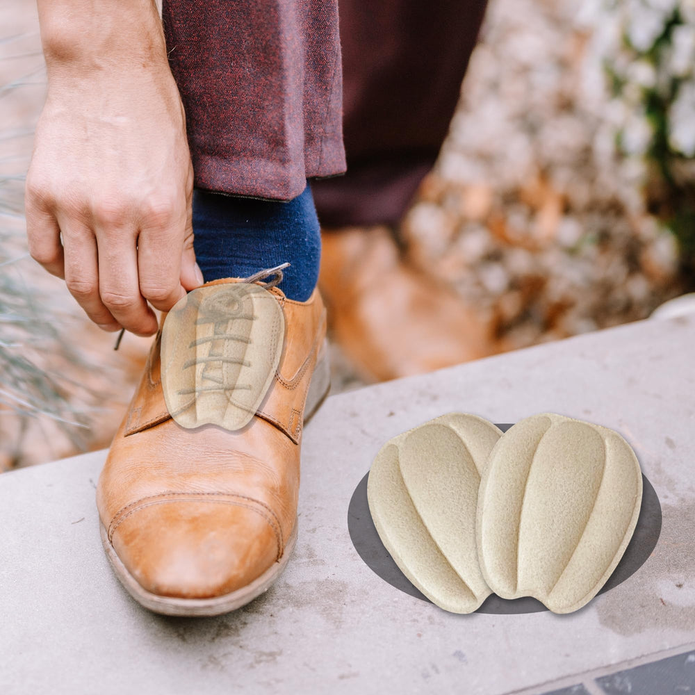 Aogigigio two-color options blend with light/dark footwear.