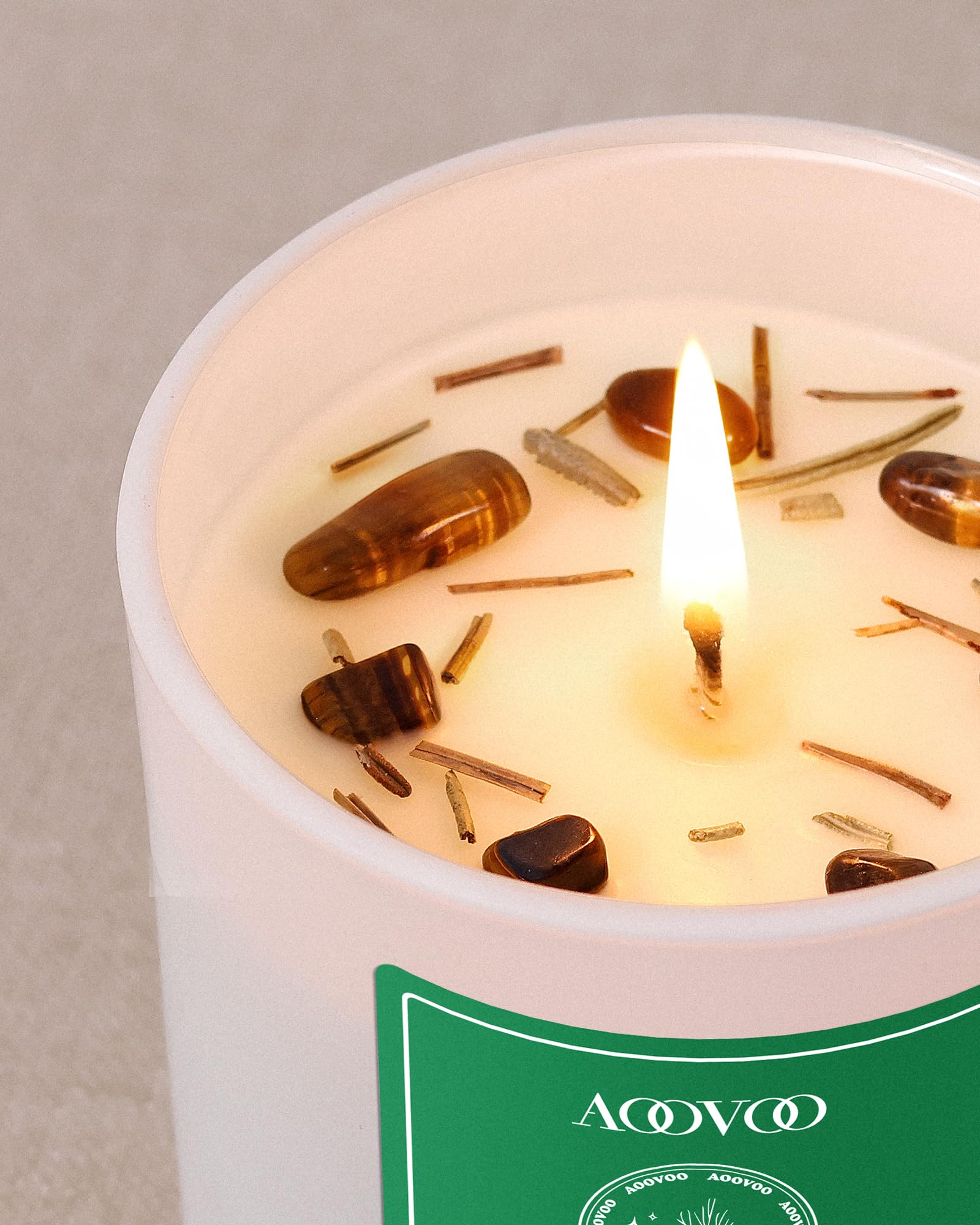 AOOVOO 10oz soy candle offers clean burn and long-lasting fragrance