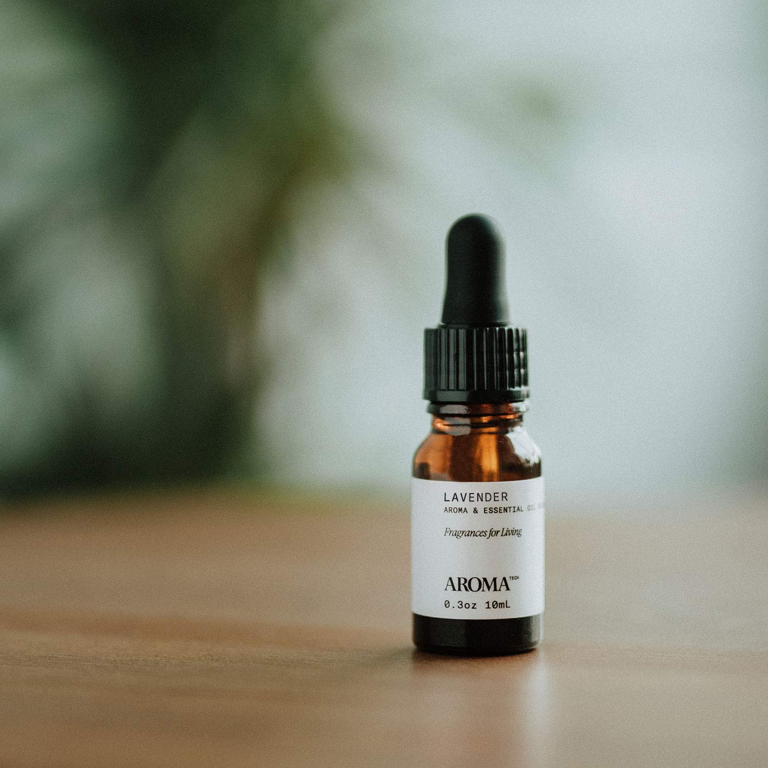 AromaTech nebulizing diffuser setup featuring Lavender oil.