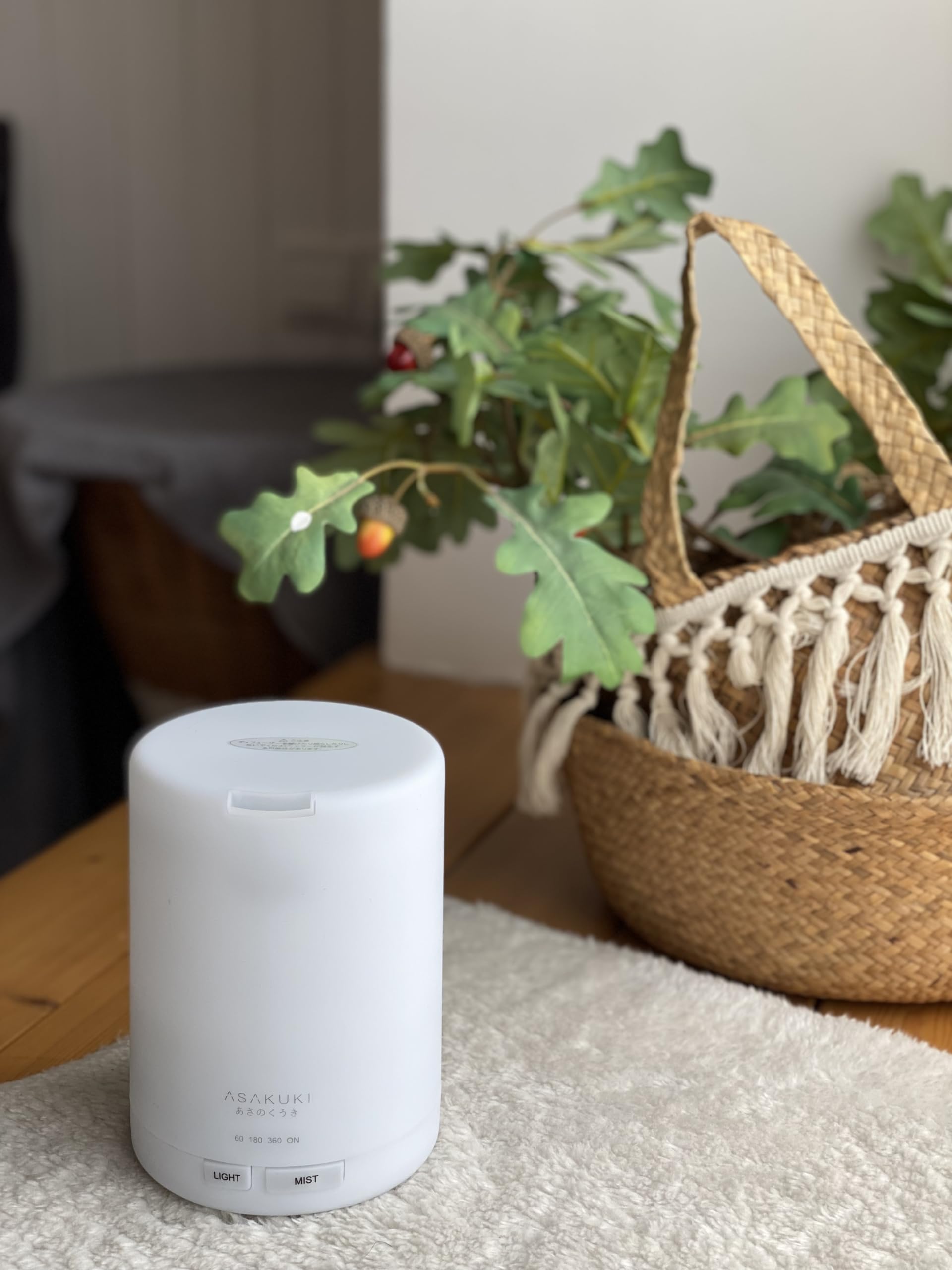 ASAKUKI diffuser creates relaxing ambiance with gentle mist.