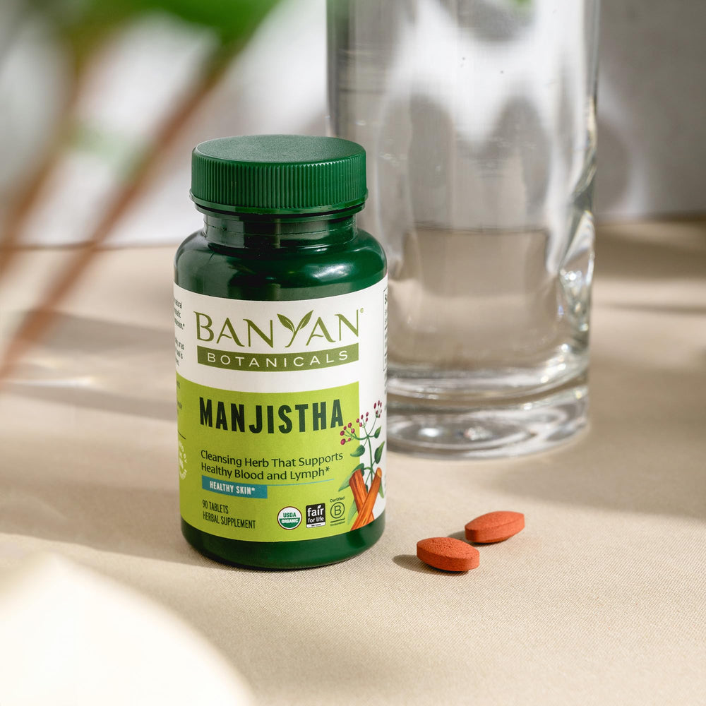 Banyan Botanicals Manjistha tablets dosage scene suggesting easy daily intake.