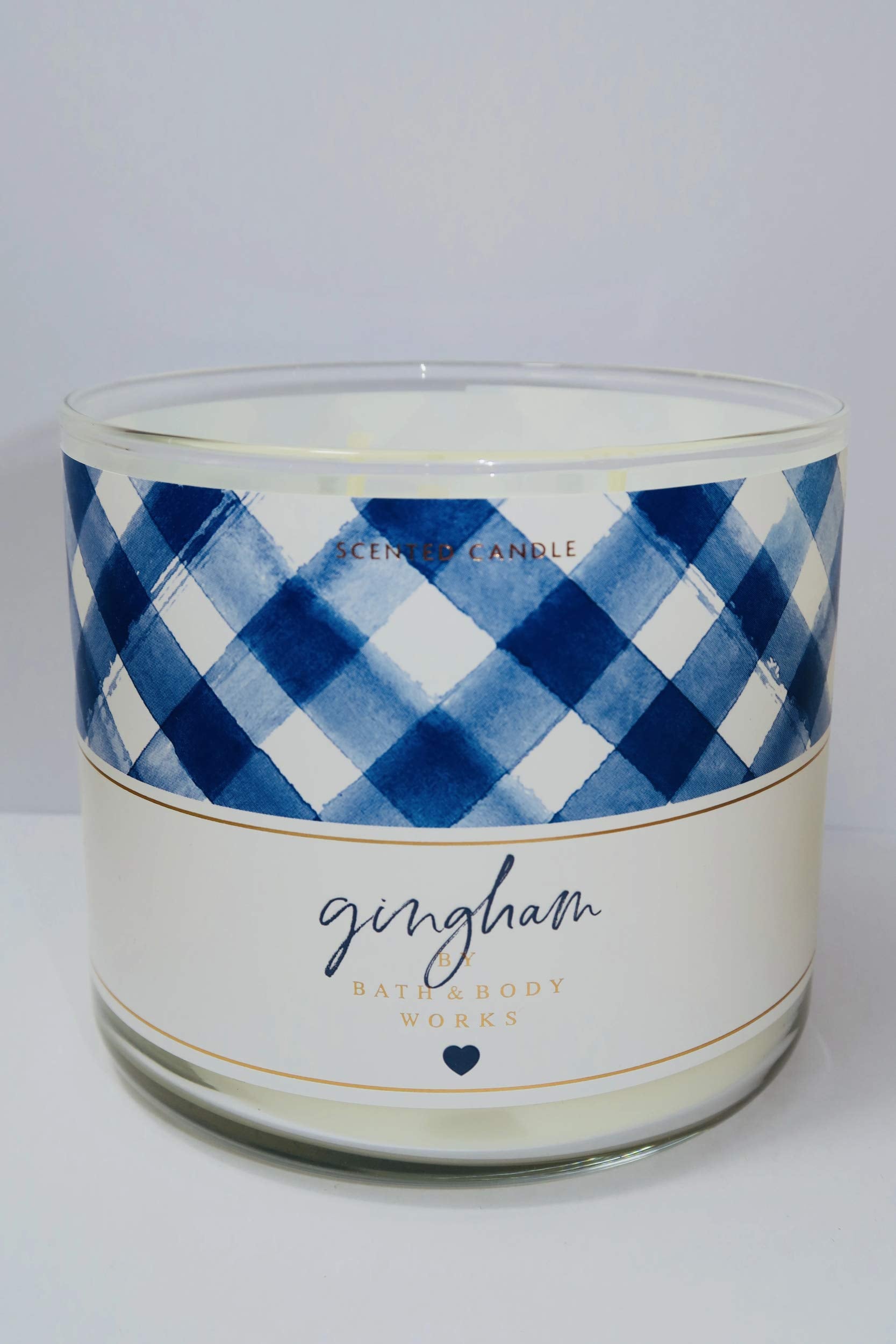 Bath and Body Works Gingham aroma shows Blue Freesia, White Peach, Fresh Clementine for an inviting home scent.