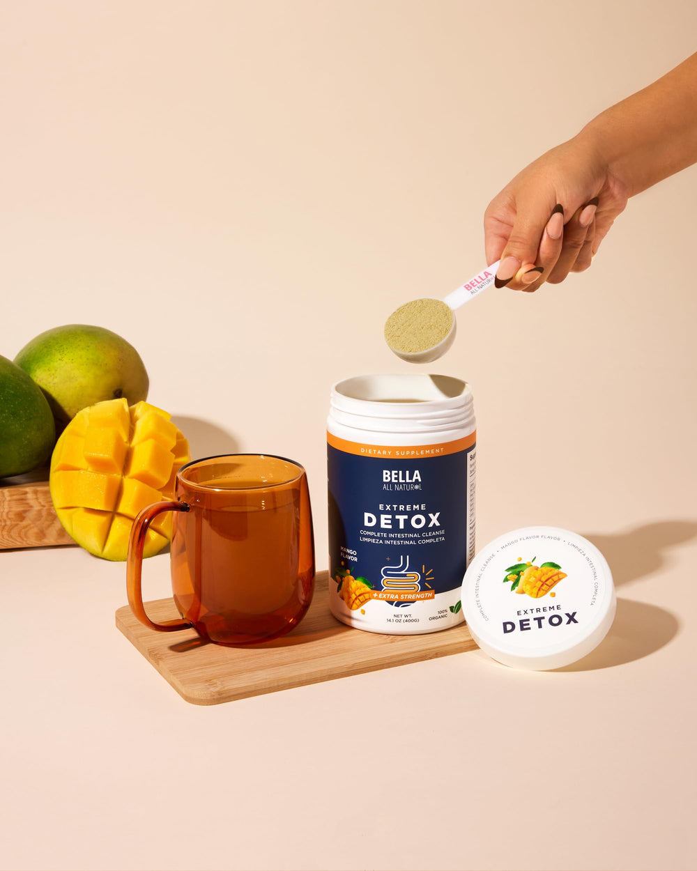Label close-up of Bella All Natural Detox Powder Mango and natural ingredients.