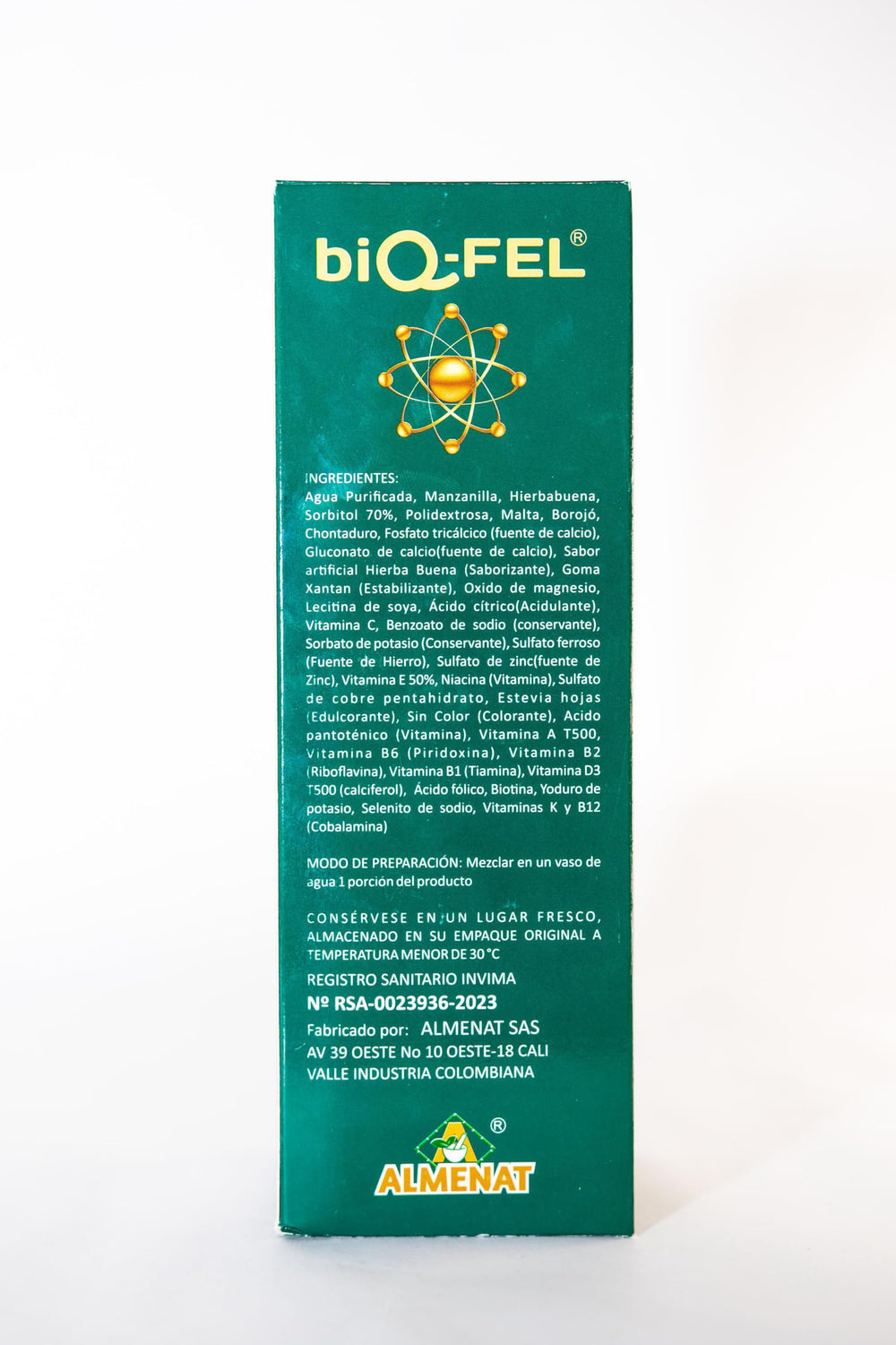 BIQ-FEL pour-into-water action shows quick mix and refreshment.