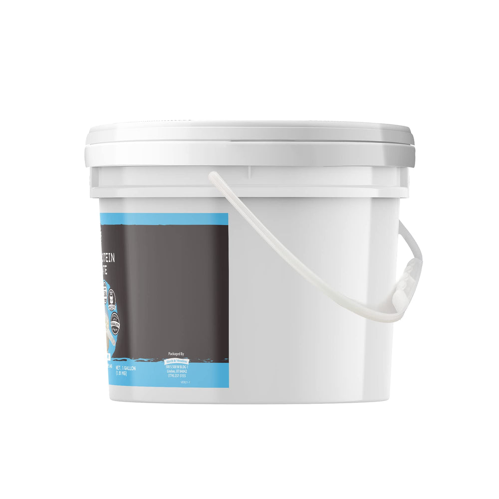 Serving scoop of Birch & Meadow whey isolate for accurate protein portions