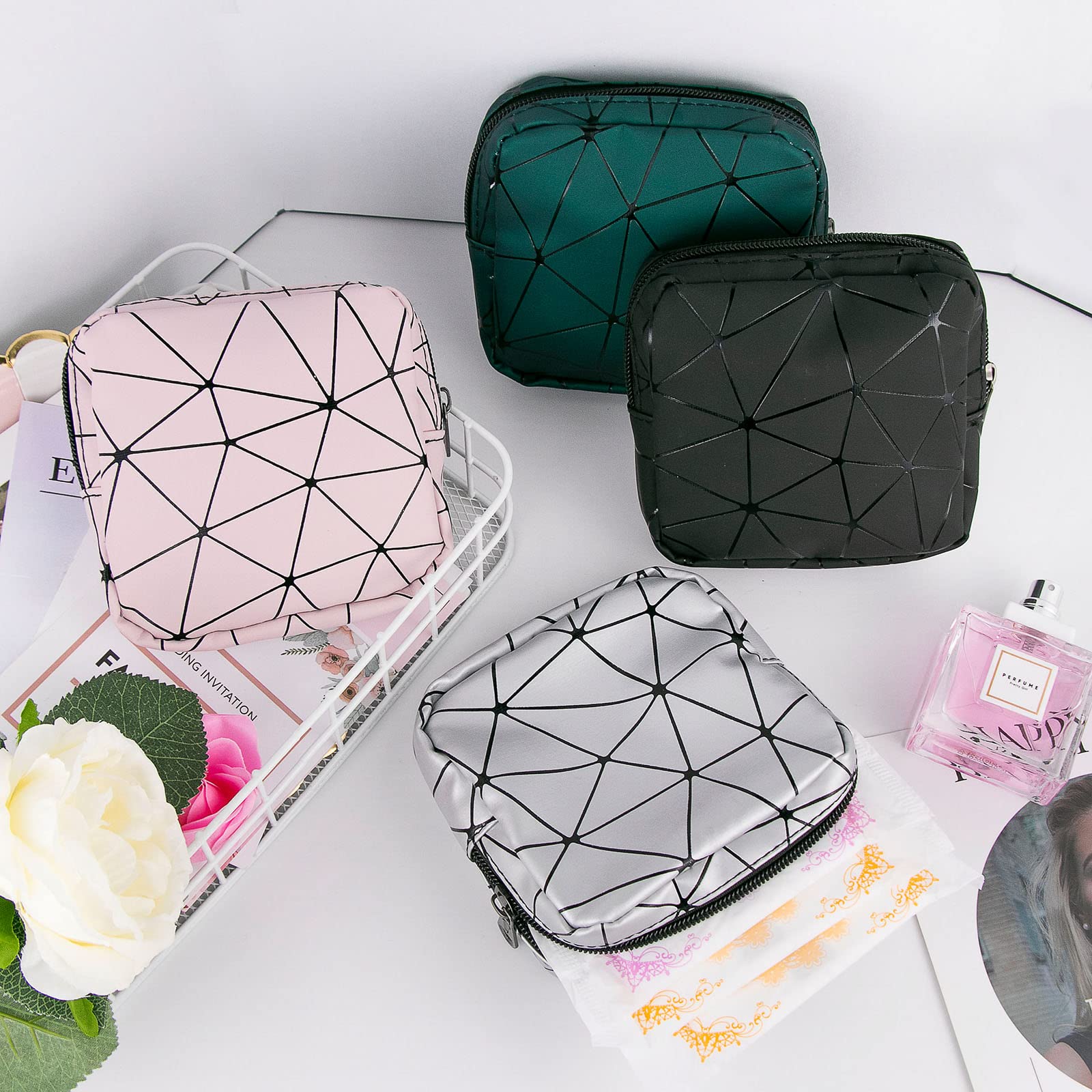 Bisanzoya colores negro, plata, verde y rosa para diferenciar usos.