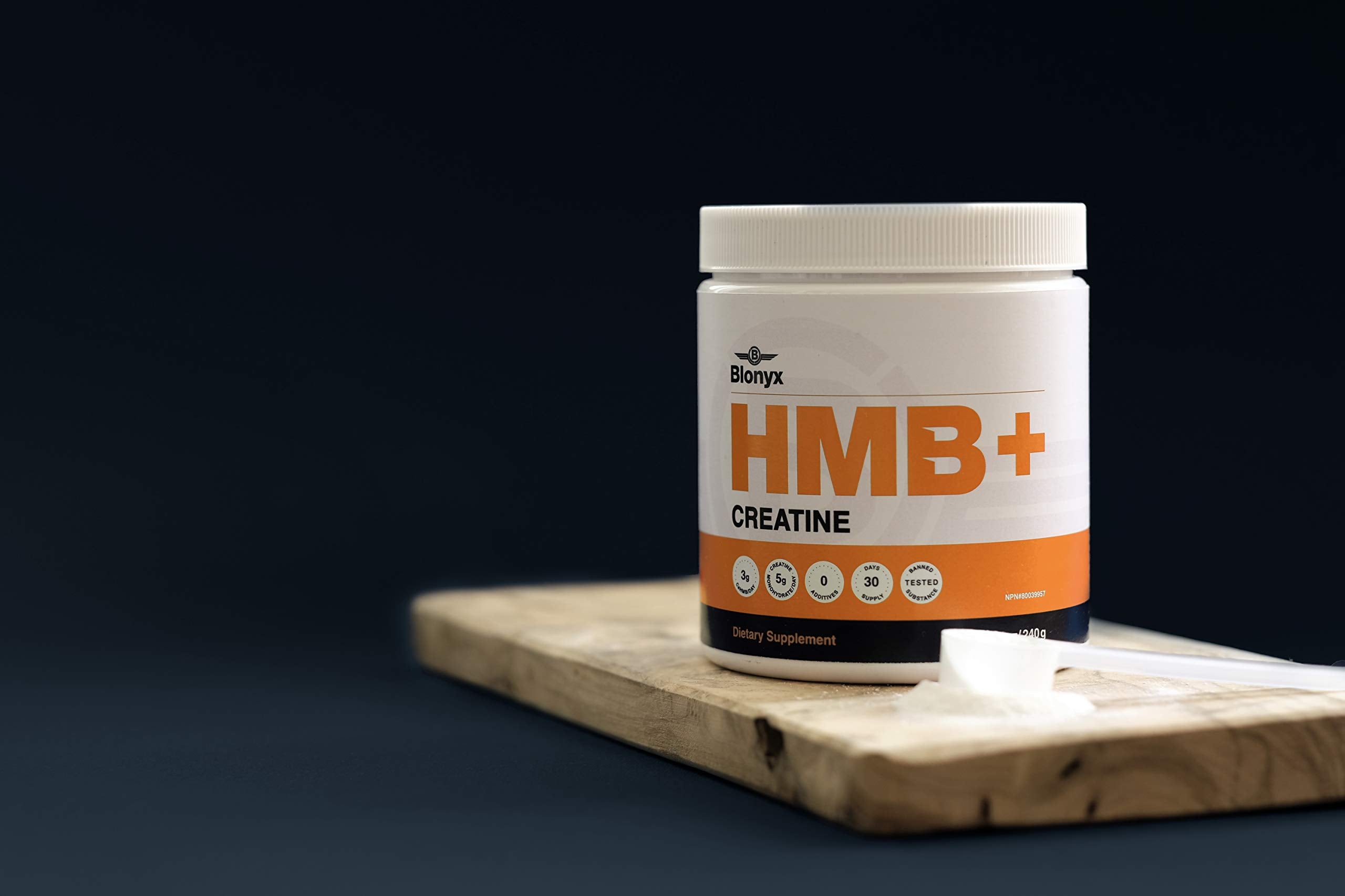 Blonyx HMB Creatine capsules close-up illustrating supplement form