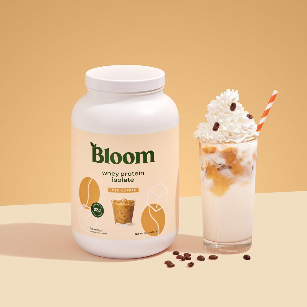 Bloom Nutrition label close-up shows zero sugar and digestive enzymes.