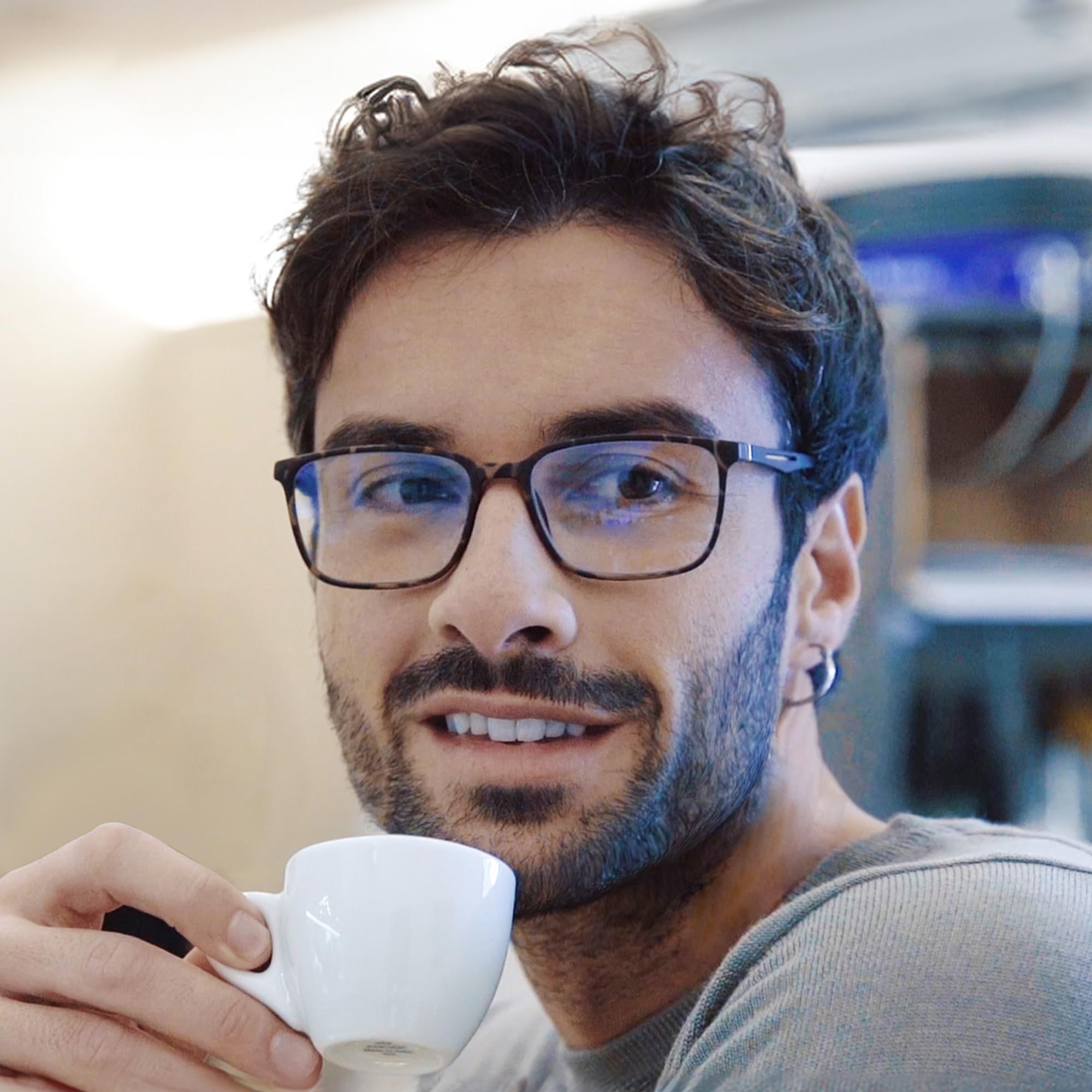 BLUEMOKY anti-reflection lens coating minimizes reflections on monitor-heavy days.