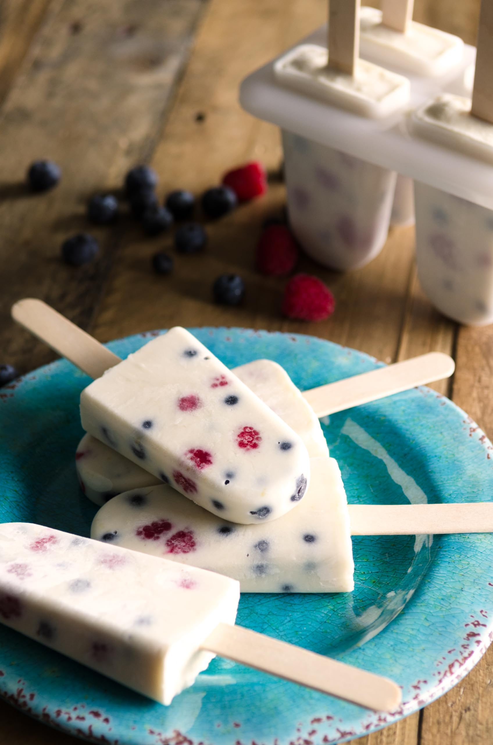 Bob's Red Mill whey protein concentrate with neutral flavor for versatile recipes.