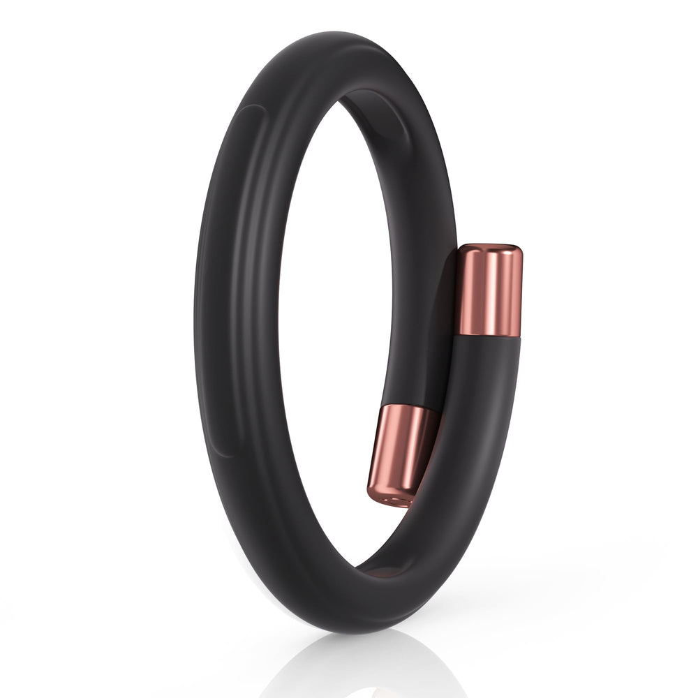 BuggyBands mosquito bracelet close-up, plant-based protection for families.