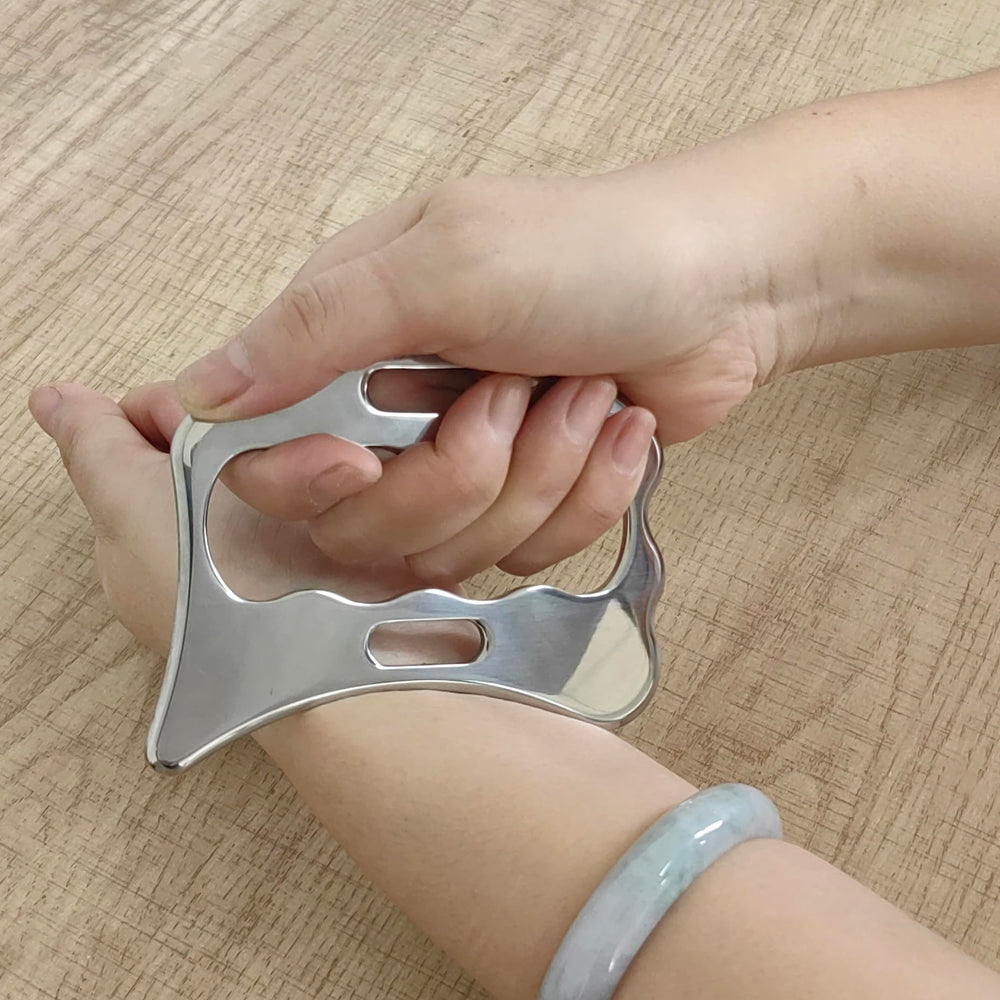 BYYDDIY SD2 arms gua sha relieves forearm and triceps tension.