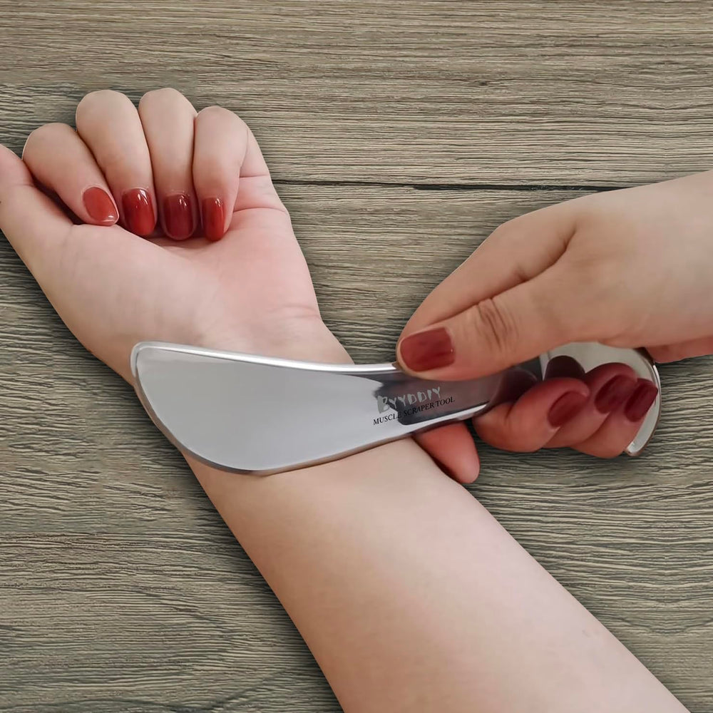 BYYDDIY SD2 neck gua sha eases stiffness and supports microcirculation.