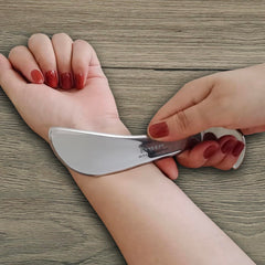 BYYDDIY SD2 neck gua sha eases stiffness and supports microcirculation.