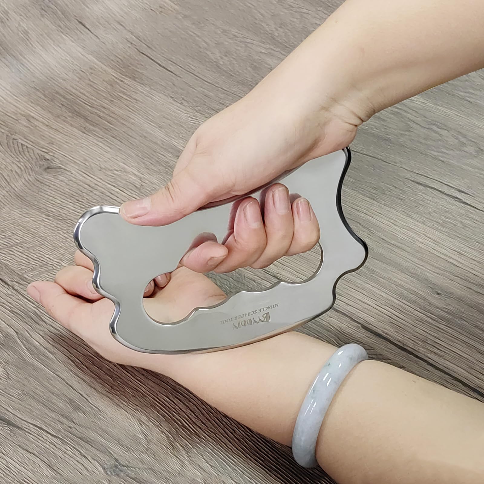 BYYDDIY back and leg therapy use demonstrates muscle relief