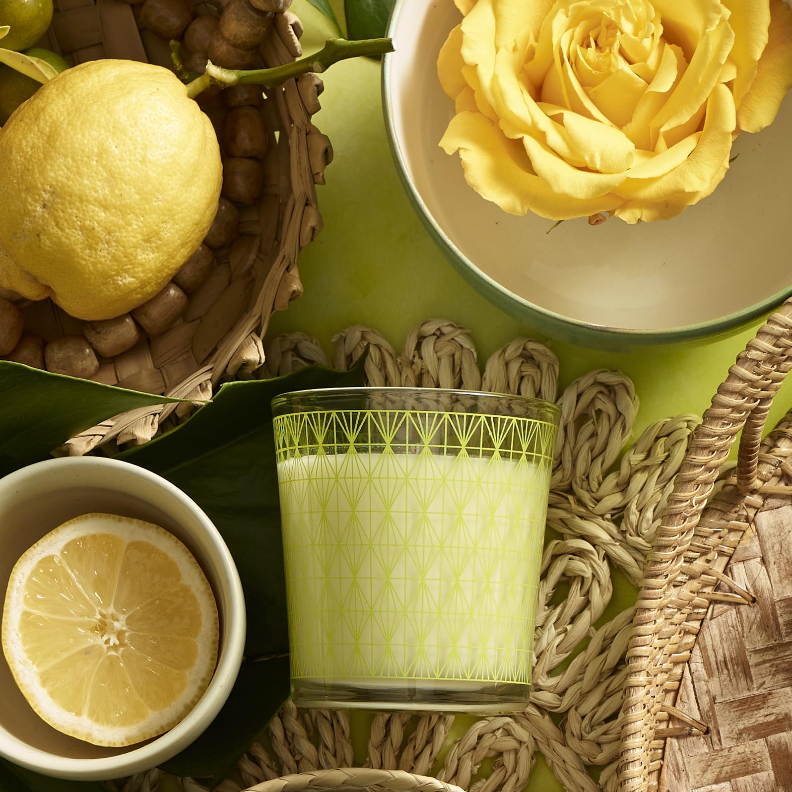 Cera vegetal y abejas en Caldrea Ginger Pomelo para combustión limpia