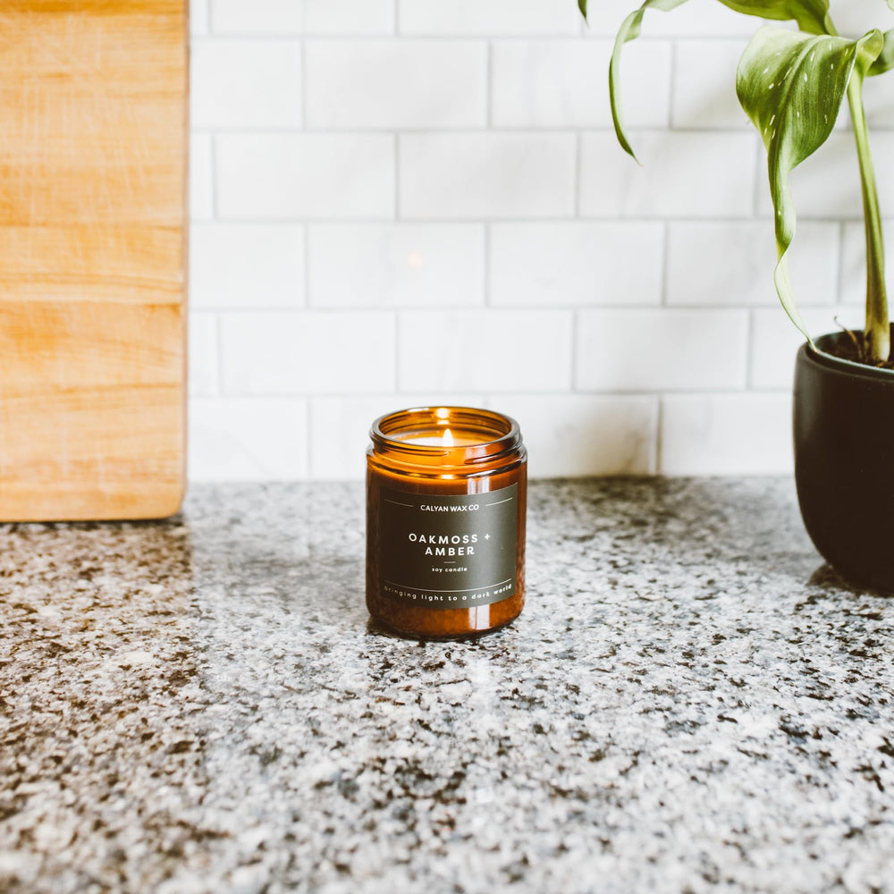 Oakmoss & Amber fragrance diffuses in a medium room.