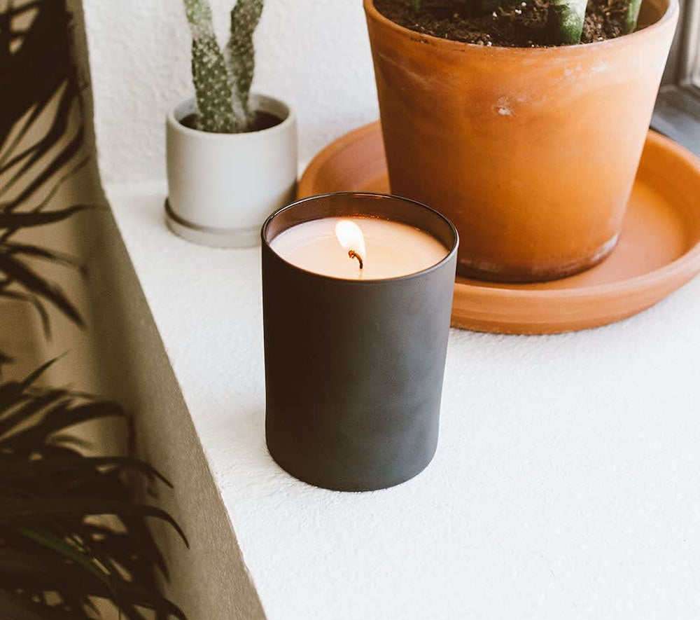 Calyan Wax Co Vetiver & Tonka candle 75 hour burn duration