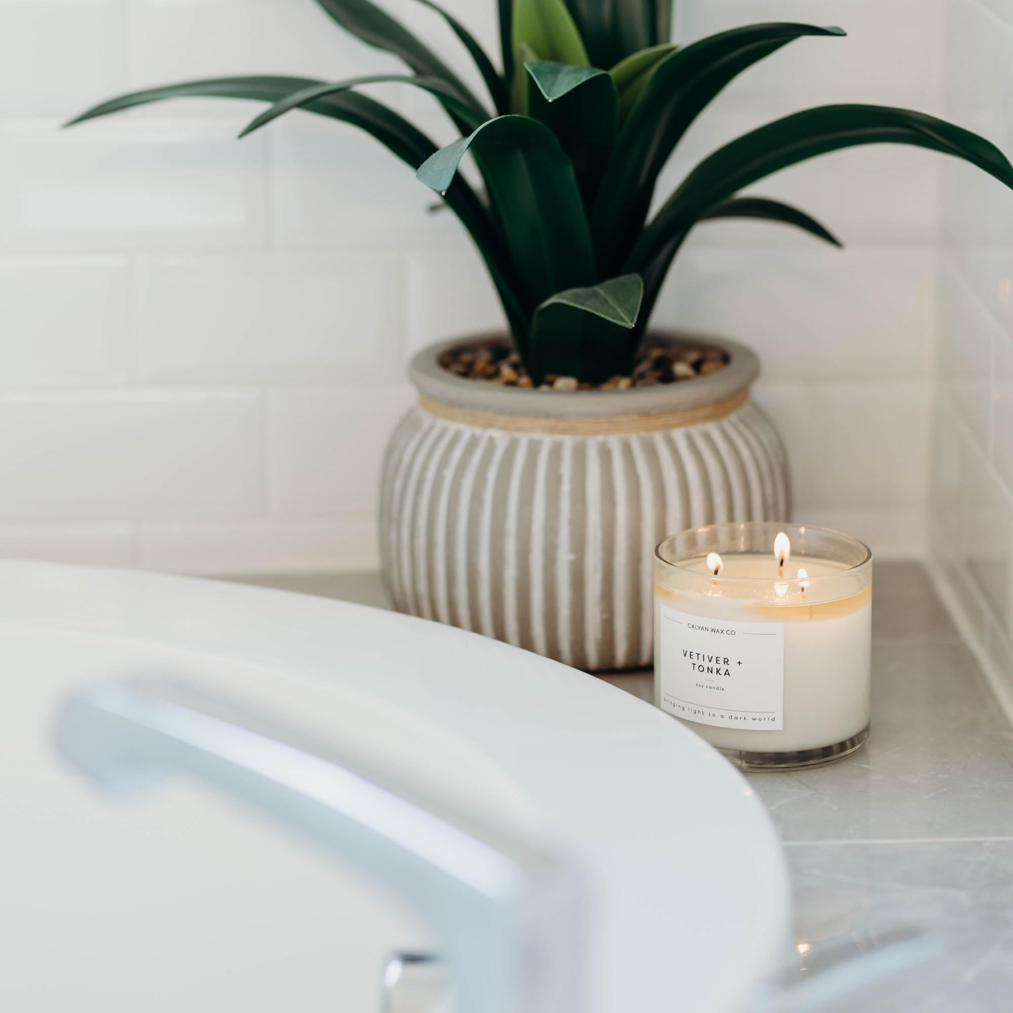 Calyan Wax Co Vetiver & Tonka wick detail emphasizes even burn potential.