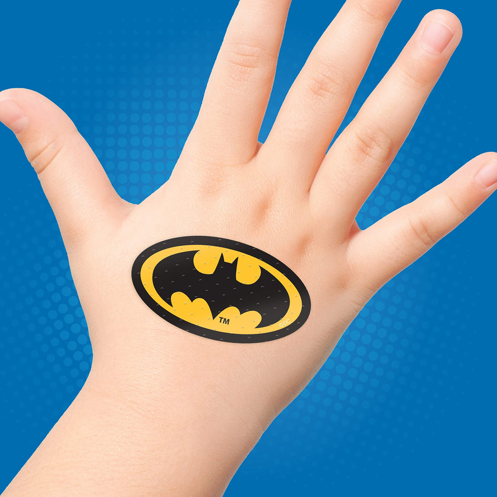 Care Band Batman: diseño tipo pegatina que encanta a los niños y fomenta la higiene.
