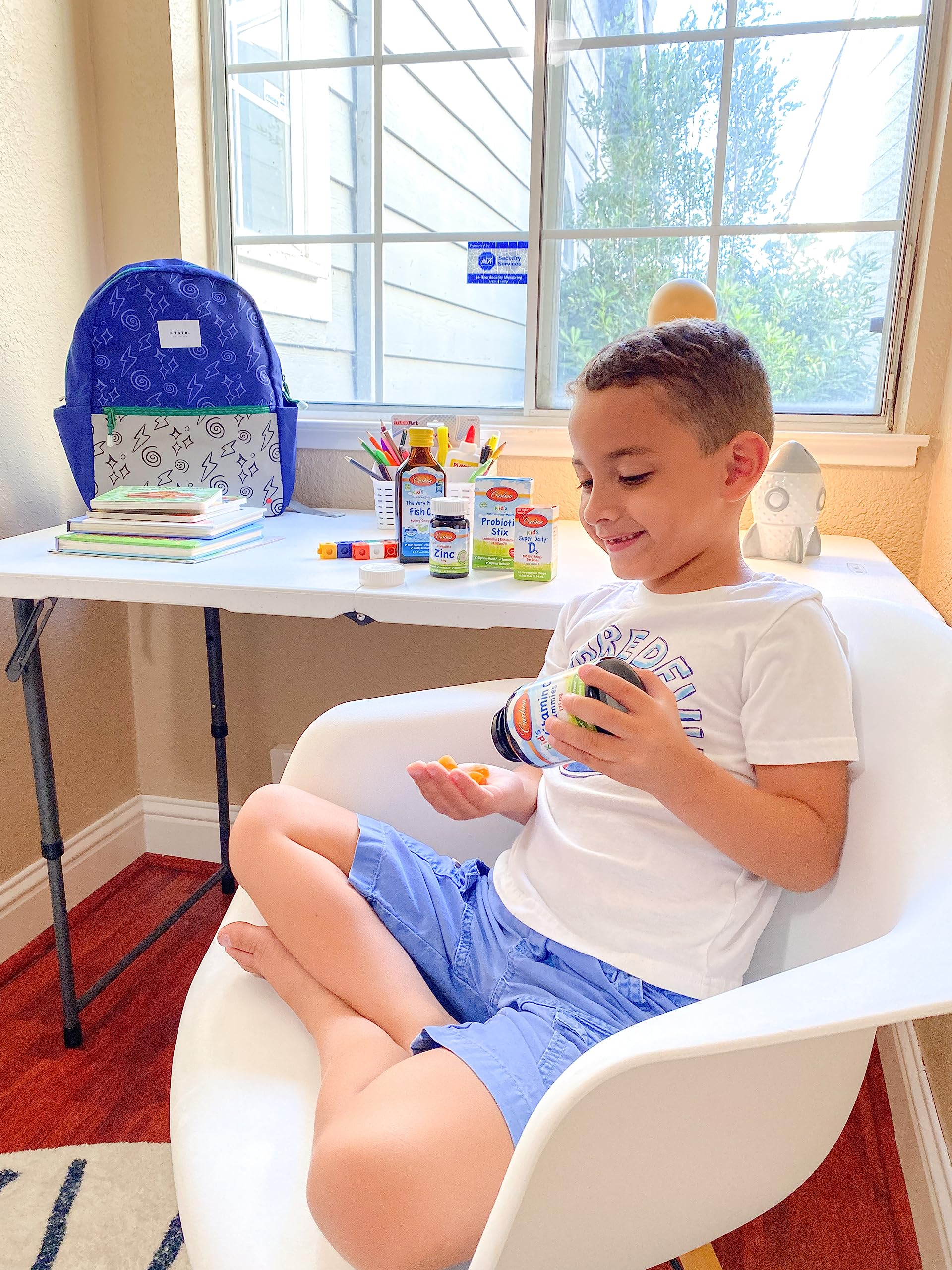 Carlson Kids zinc chewables in use: a parent pouring serving