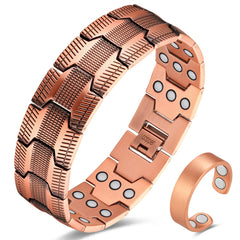Cigmag 3x copper bracelet close-up with three magnet rows in a sleek design.