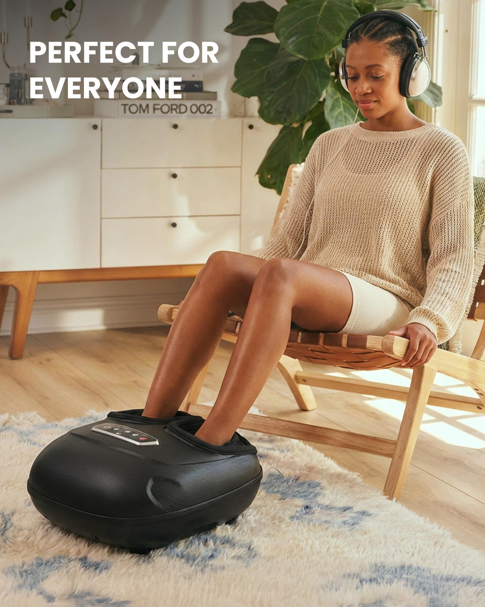 CILI foot massager 360-degree care with rotating rollers for deep kneading.