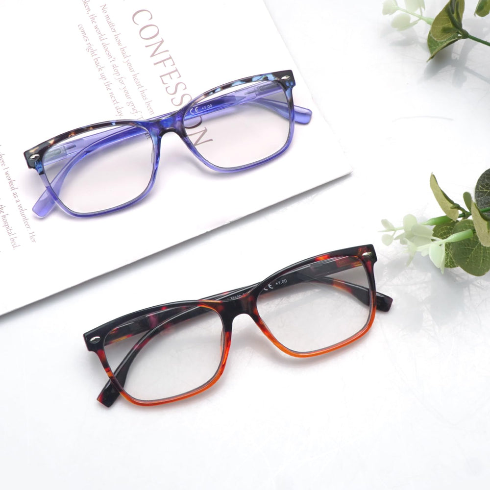 CLASAGA adaptive lenses demonstrating indoor to outdoor light change and seamless transition.