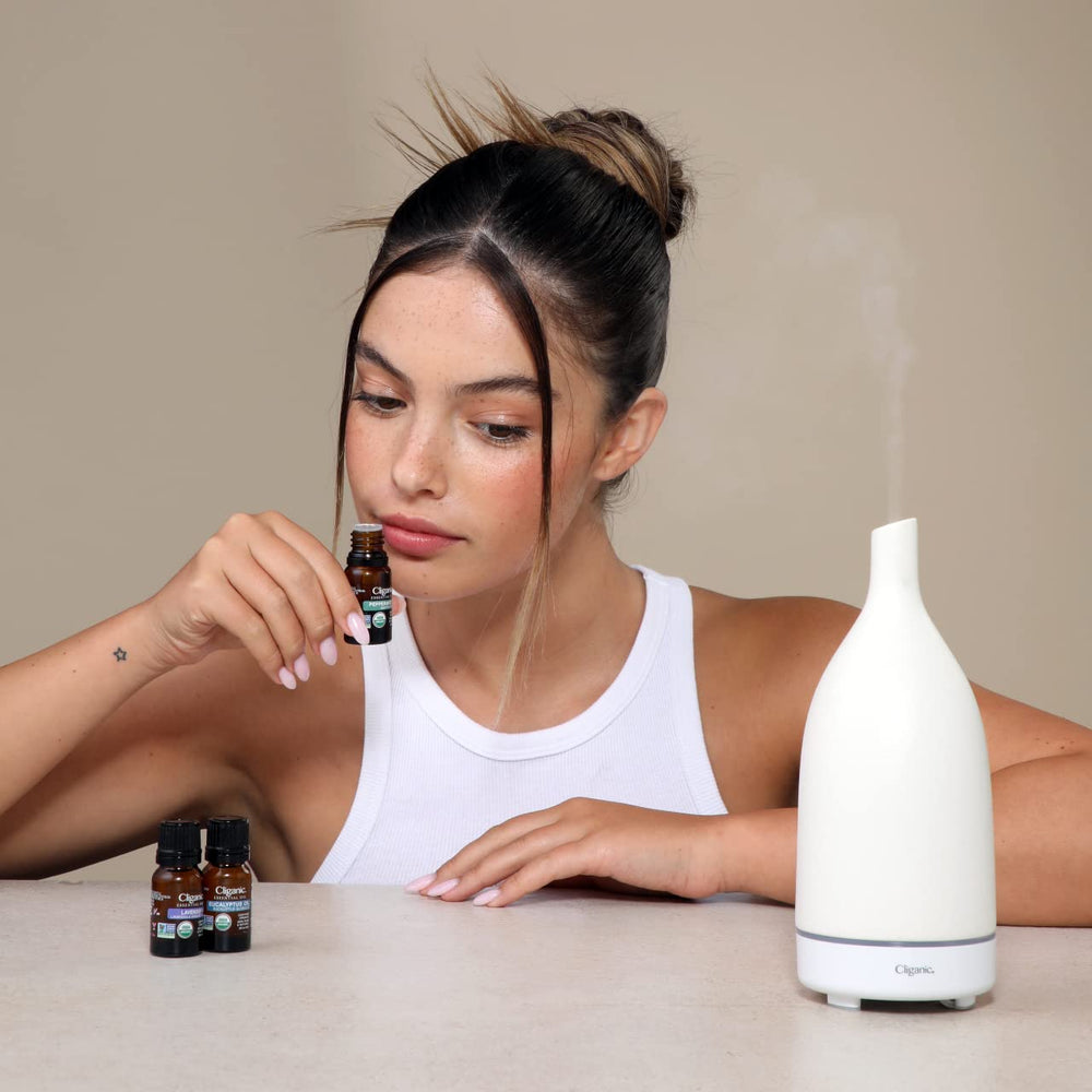Cliganic coriander seed oil dropper enabling precise aroma blends.