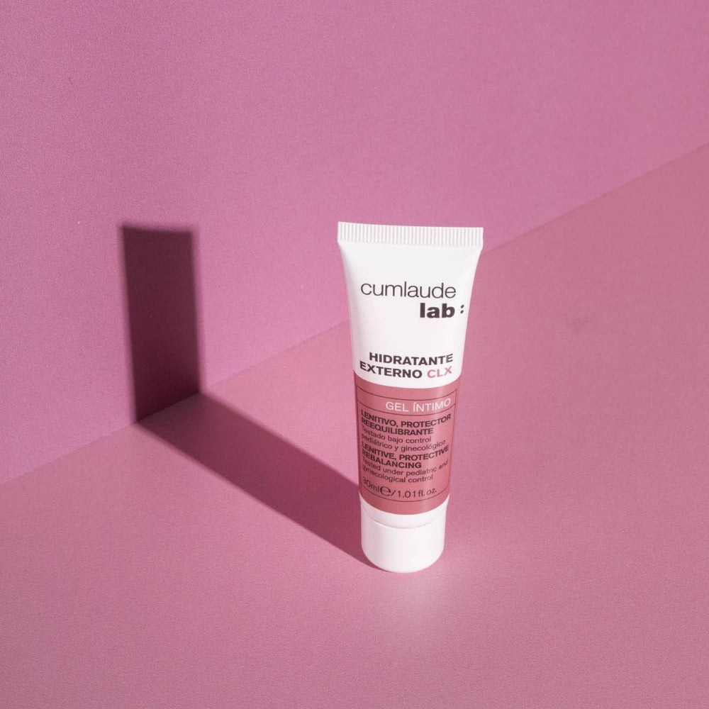 Cumlaude CLX packaging communicates clinical-grade care for sensitive skin.