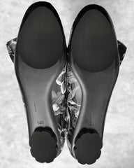 CZBYXA12 non-slip sole pad application shows tool-free setup