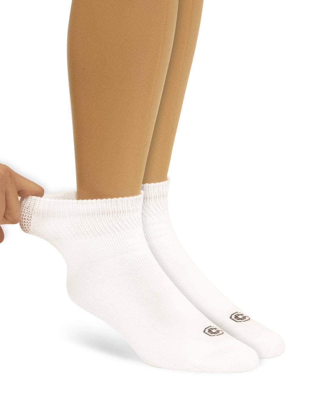 Doctor's Choice diabetic socks for women breathable fabric promotes freshness and helps maintain comfortable feet.