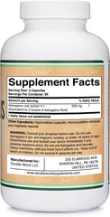 Cápsulas en mano de Double Wood Astrágalo 500 mg para uso diario.