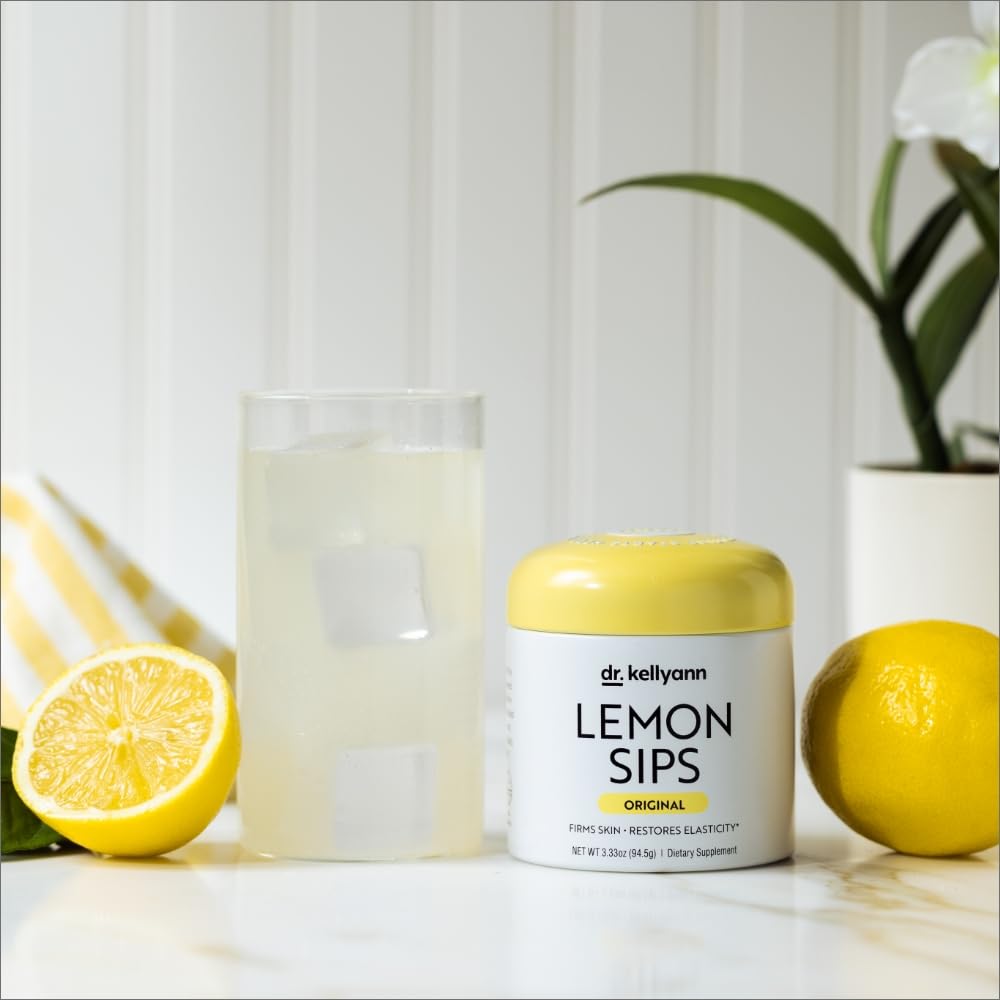 Dr. Kellyann Lemon Sips measuring spoon with powder for easy mix.